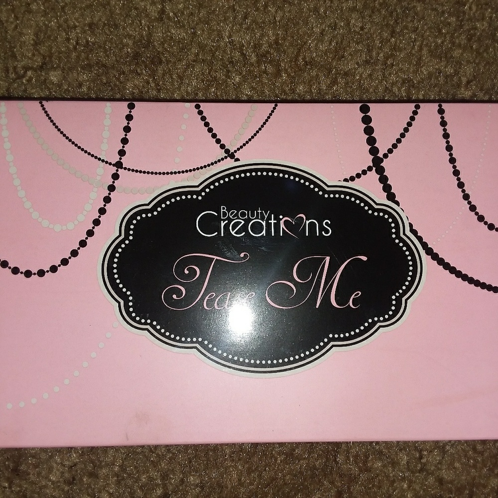 Beauty creations, tease me palette.